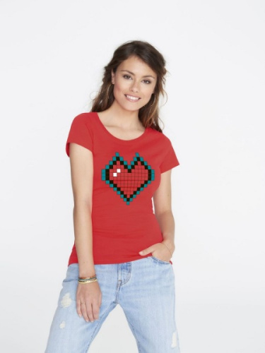 Футболка женская Pixel Heart, красная Футболка женская Pixel Heart, красная