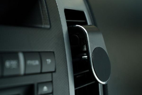 Магнитный держатель для смартфонов Pinch, серебристый фото 7 Магнитный держатель для смартфонов Pinch, серебристый фото 7